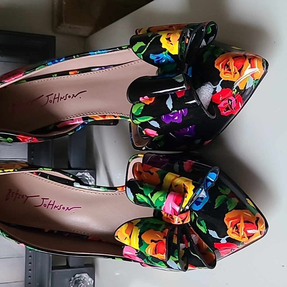 Betsey Johnson Women's Floral Heels - Picture 6 of 7